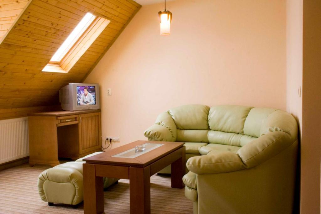 Family Hotel Zora Razlog Room photo