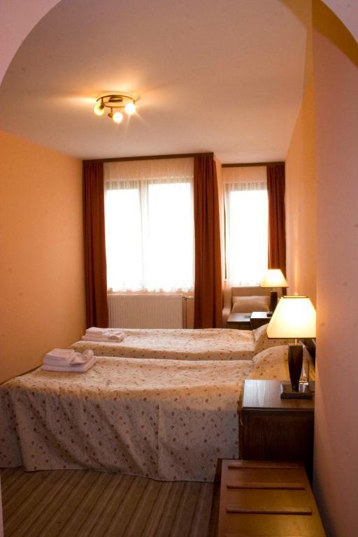 Family Hotel Zora Razlog Room photo
